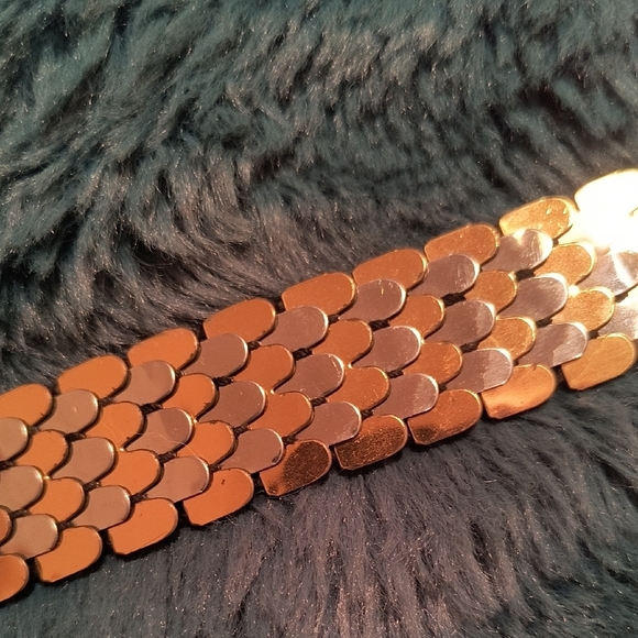 Vintage Gold and Silver Mesh belt. Size Large. Great Condition - Picture 6 of 7